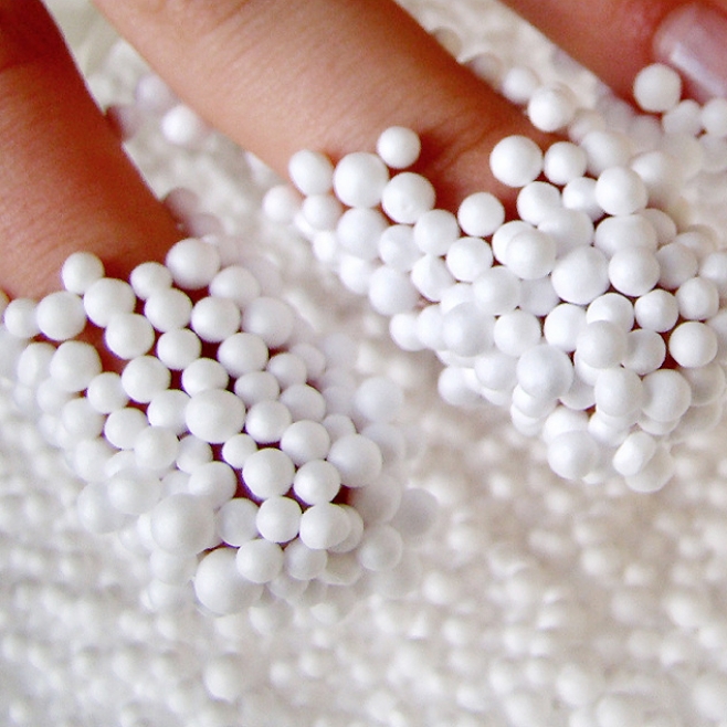 Statikus töltések felhalmozódása expandált polisztirol gömbökben